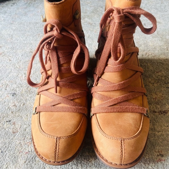 Merrell Women's Shiloh Heeled Leather Boots - Picture 5 of 9